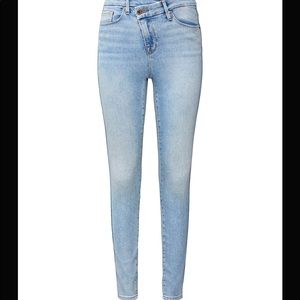 Brand new light wash stretch jeans